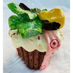 NWOT Christmas Wonderland Chocolate Cupcake With Glitter Ornament By Rainbow Inc